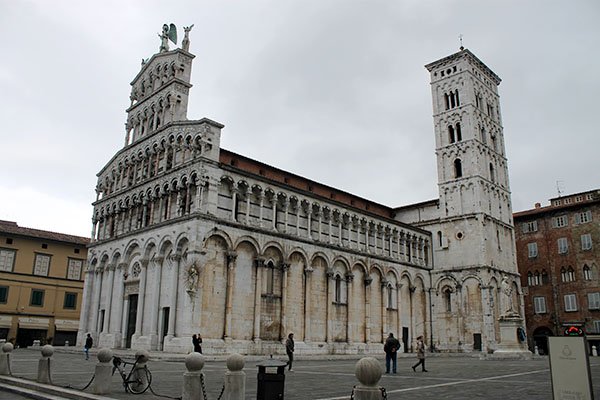 churches and history in lucca