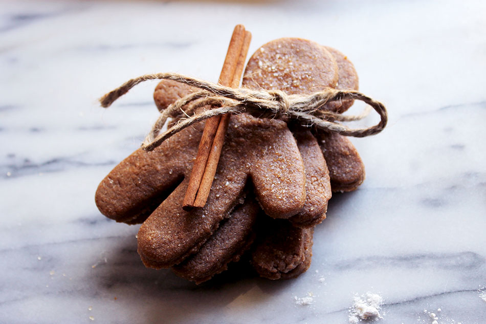 the-best-gingerbread-cookies-the-coastal-confidence