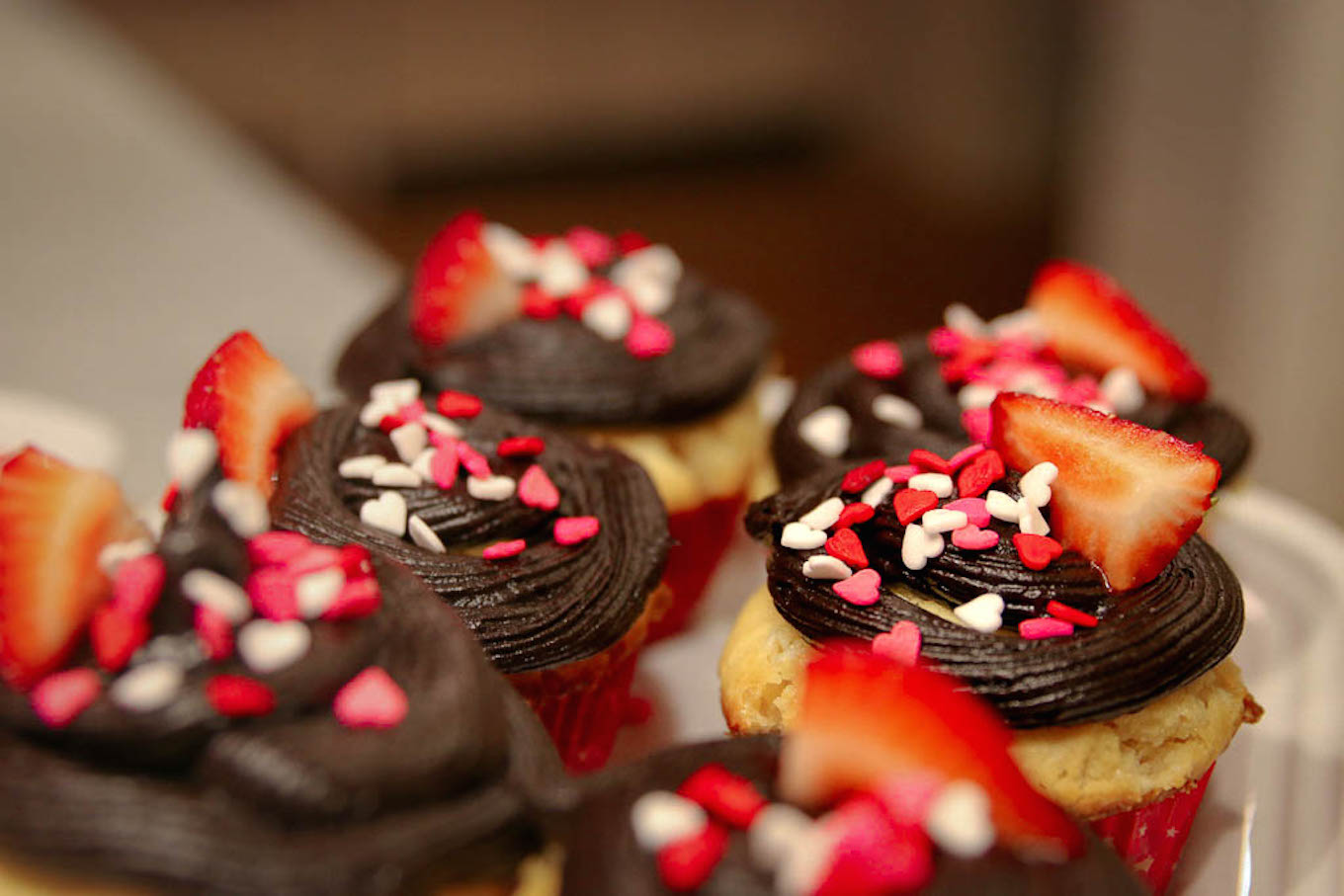 Strawberry Stuffed Heart Cupcakes-5125
