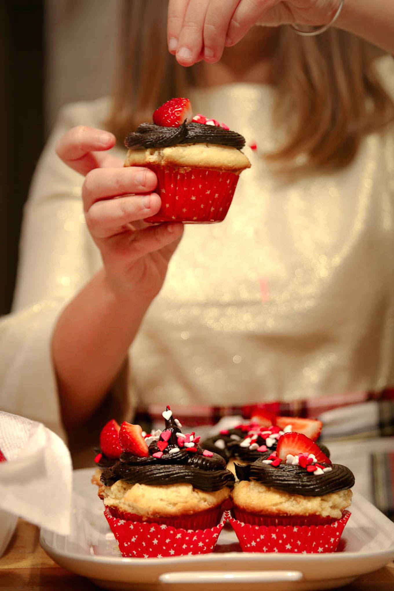 Strawberry Stuffed Heart Cupcakes-5175