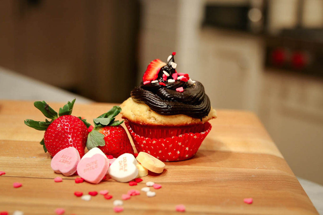 Strawberry Stuffed Heart Cupcakes-5336