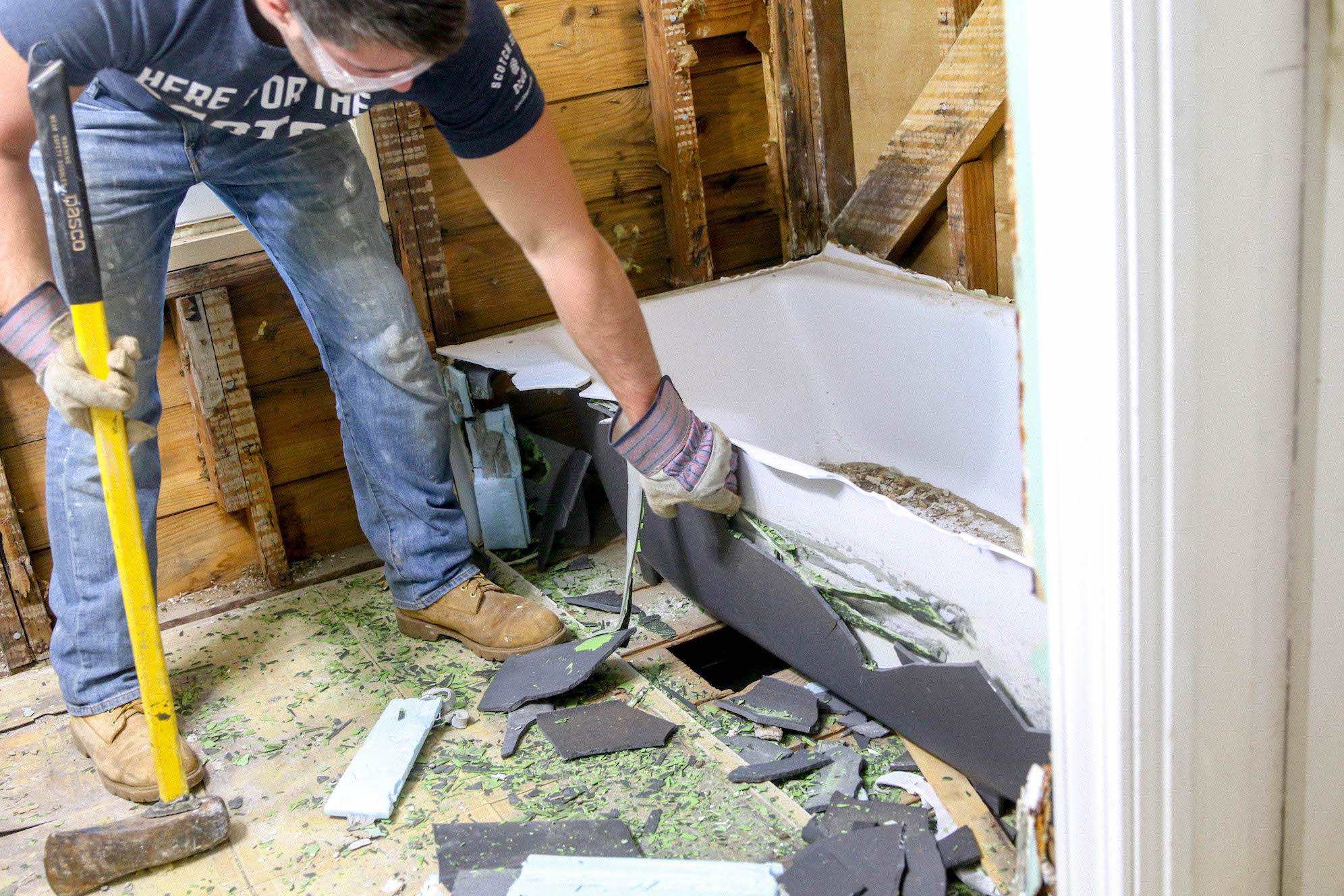 how to remove a cast iron tub bathroom renovation the coastal confidence