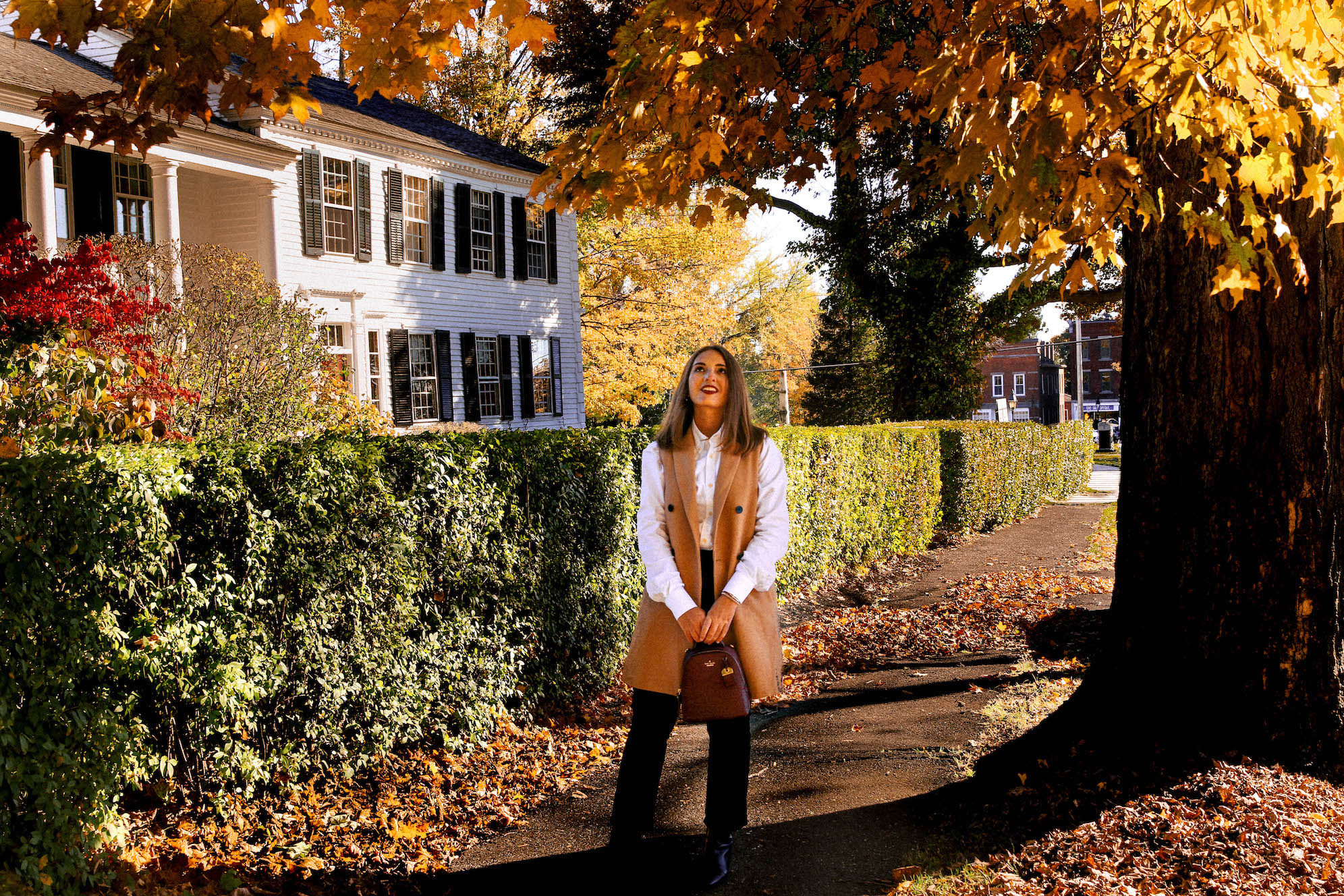 4 Ways To Layer a White Button-Up Shirt For Fall  The Coastal Confidence Aubrey Yandow