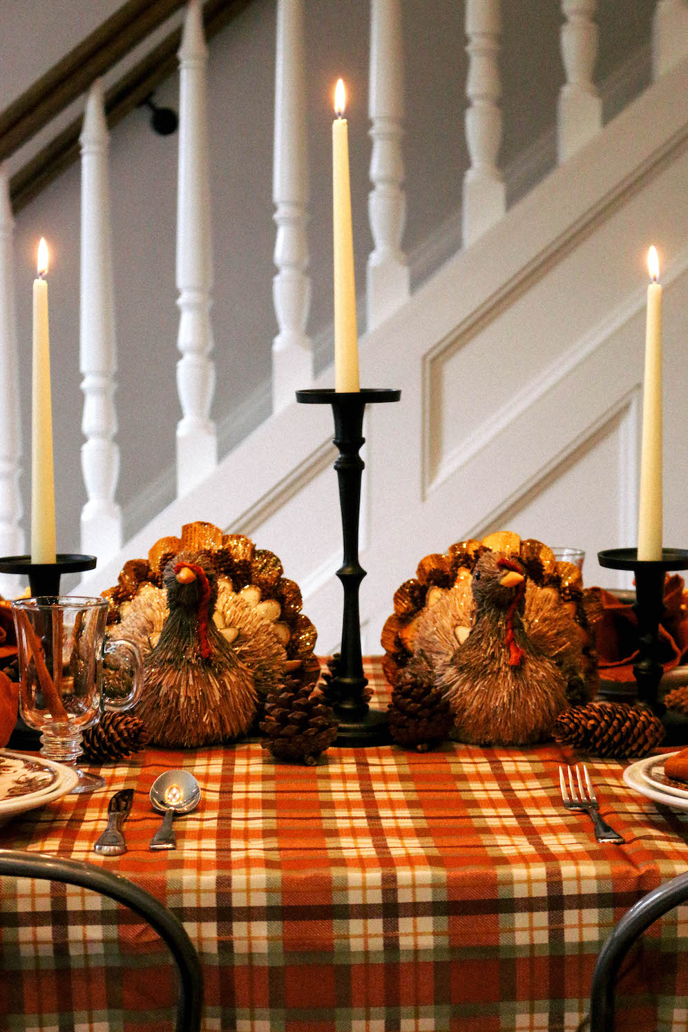 How To Decorate Your For Friendsgiving On A Budget The Coastal Confidence Aubrey Yandow